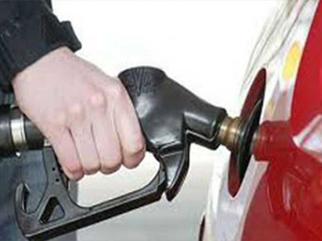 कमिसन नबढाए व्यवसायीले ग्याँस र पेट्रोलको बिक्री रोक्ने