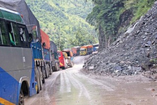 नारायणगढ–मुग्लिन सडक पुनः अवरुद्ध,भीमदत्त र पृथ्वी राजमार्ग पनि बन्द