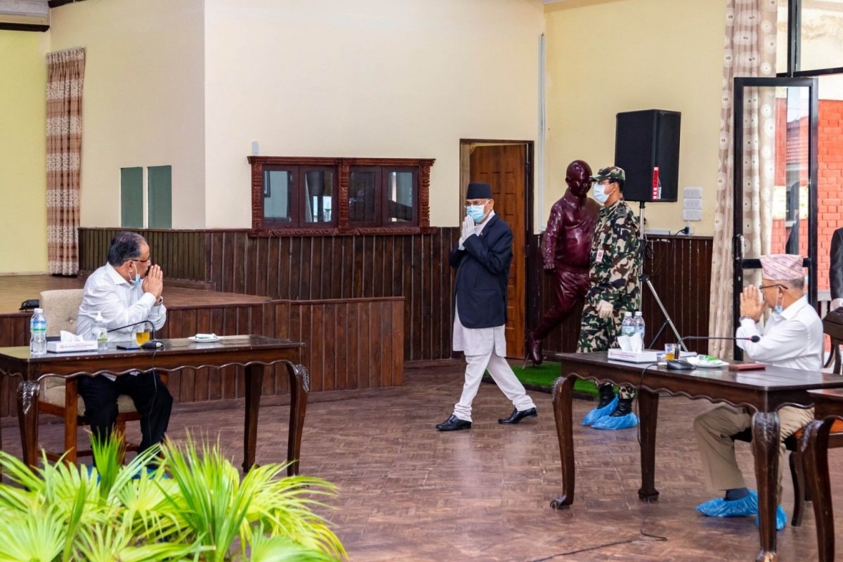 परिबन्दमा पारेर शीतल निवास लगिएको प्रचण्डको दाबी, ओलीसँग बालुवाटारमा वारपार!