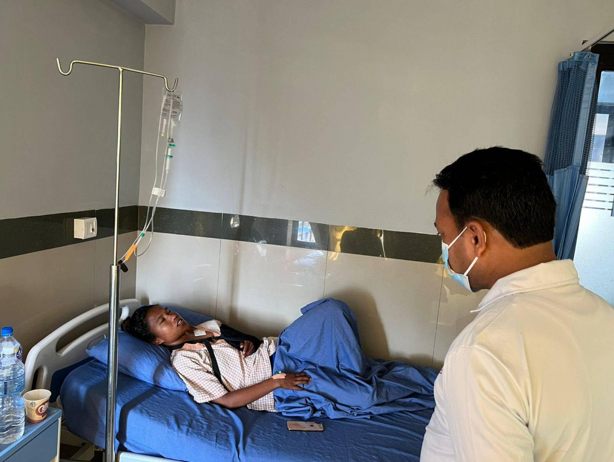 रेणुका भेट्न खेलकुद मन्त्री अस्पतालमा