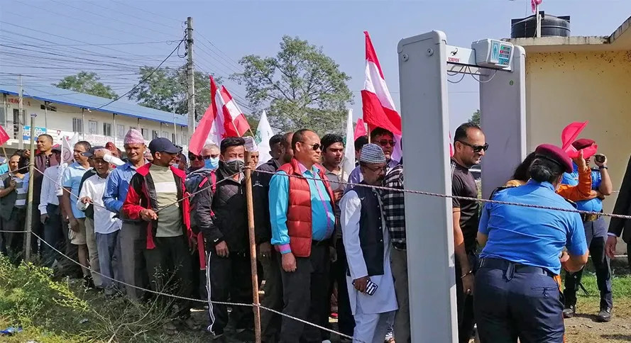 सत्ता गठबन्धनको सभास्थलमा कडा चेकजाँच