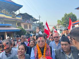 भरतपुरका भूमिहिनले उमेश श्रेष्ठलाई भने-हाम्रो पूर्जा अब तपाईले नै दिलाई दिने हो