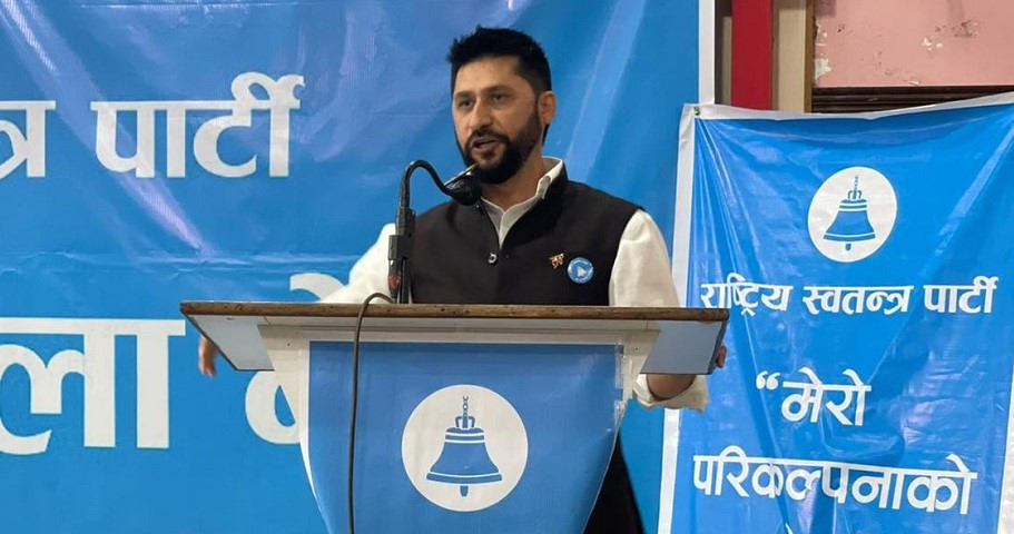रवि लामिछानेले  बैठक लगत्तै पत्रकार सम्मेलन गर्दै