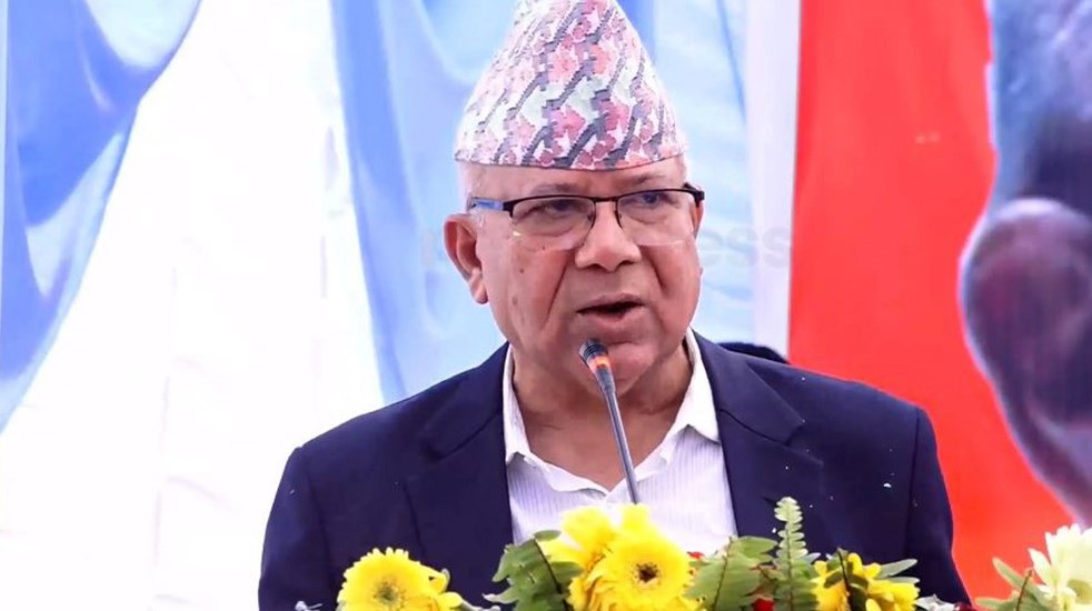 सरकारमाथि खनिए माधव नेपाल, महंगीले ढाड सेक्यो, शिक्षकहरुलाई अलपत्र बनायो