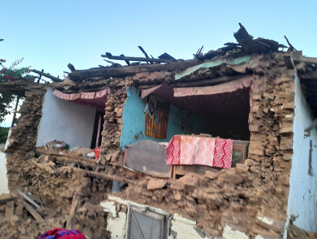 भूकम्पबाट ११ जिल्ला प्रभावित, १५७ को मृत्यु, २५६ घाइते