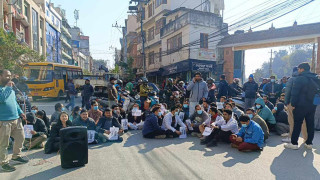 आवासीय चिकित्सकहरुले काठमाडौंमा आन्दोलन गर्ने